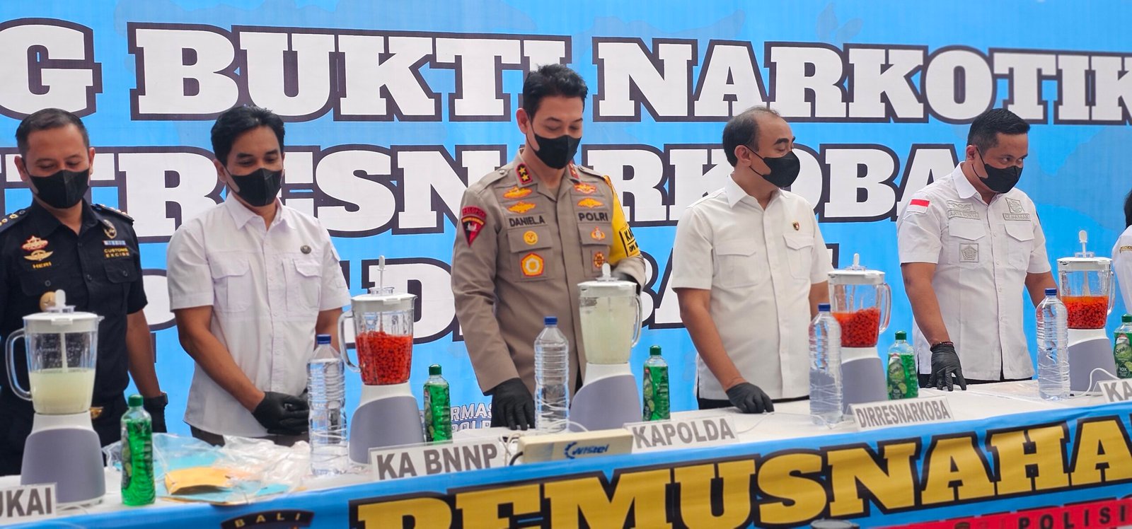 Bali Chief Police destroyed narcotics with blender