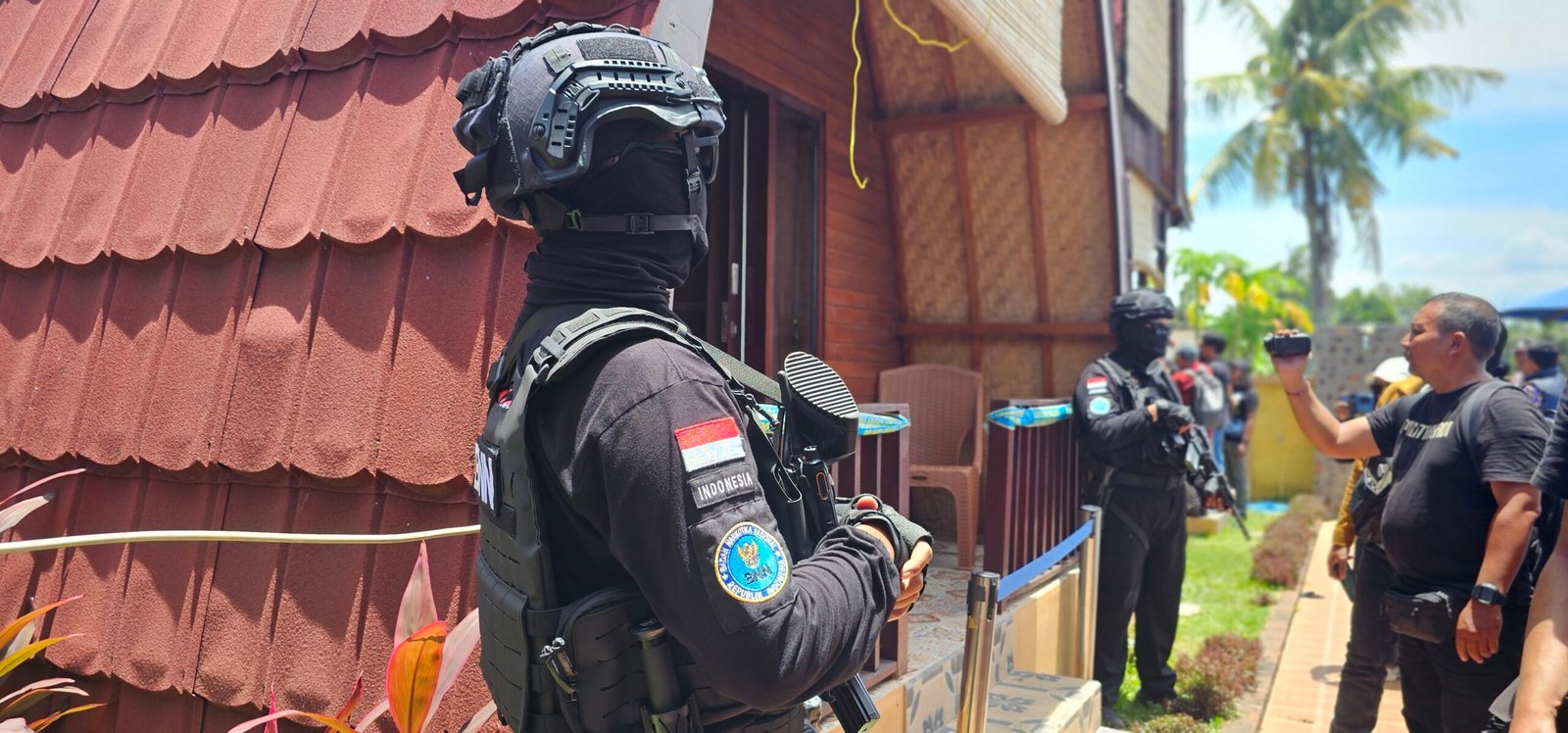 Narcotics taskforce Indonesia guard on drugs lab villa