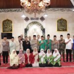 Denpasar Police Chief Joins Youth Orgs to Distribute Iftar and Aid to Orphans on month of Ramadan