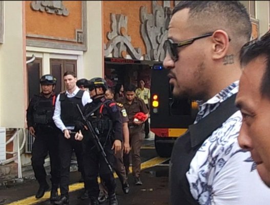 Darcy and Coskun walk into the Denpasar Court House today 9 March 2026