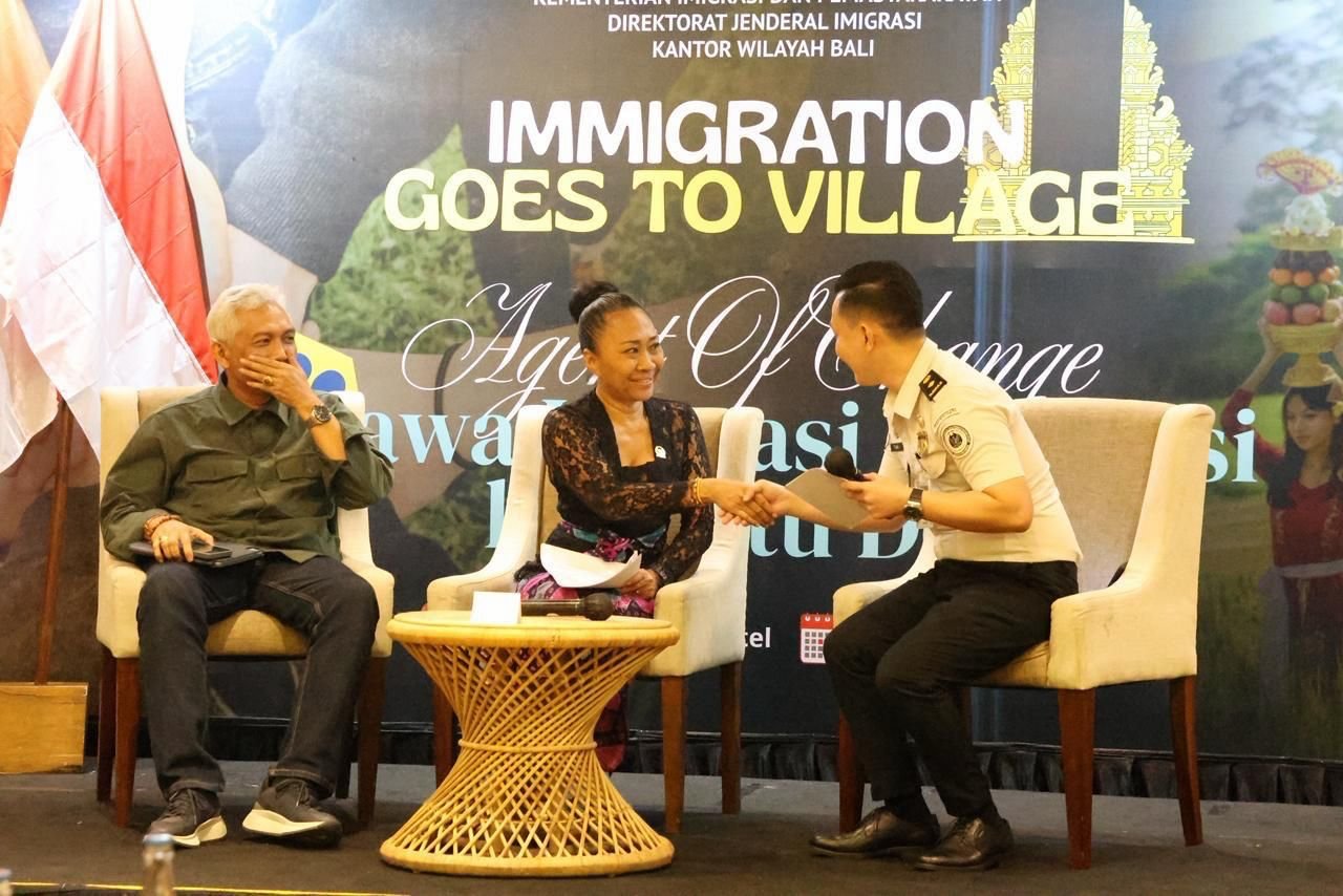 Dialog Bali immigration with Senator DPD RI, Ni Luh Djelantik and Rector University Mahasaraswati, I Ketut Sukewati Lanang Putra Perbawa, and IT.Com Immigration Ngurah Rai Officer Ferry Tri Ardiansyah  